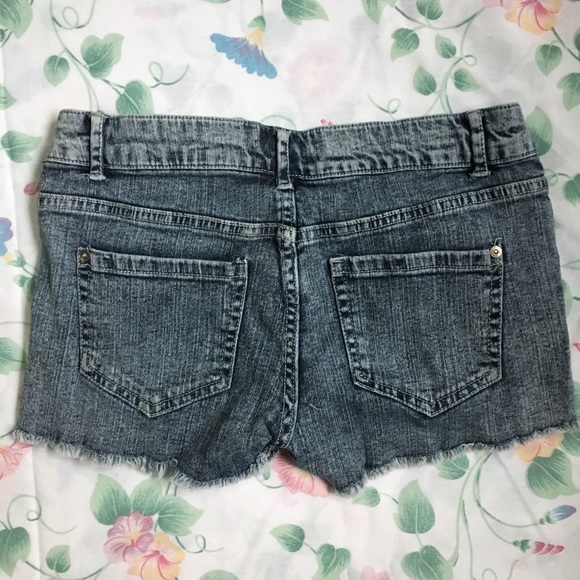 🌱 Jean Short Shorts 🌱 - Picture 2 of 5